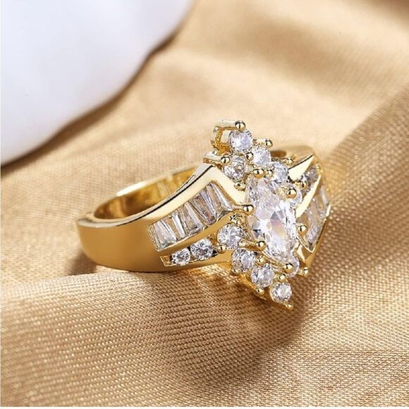 Retro 18k Gold Marquise Diamond Wedding Engagement Ring - Picture 1 of 6
